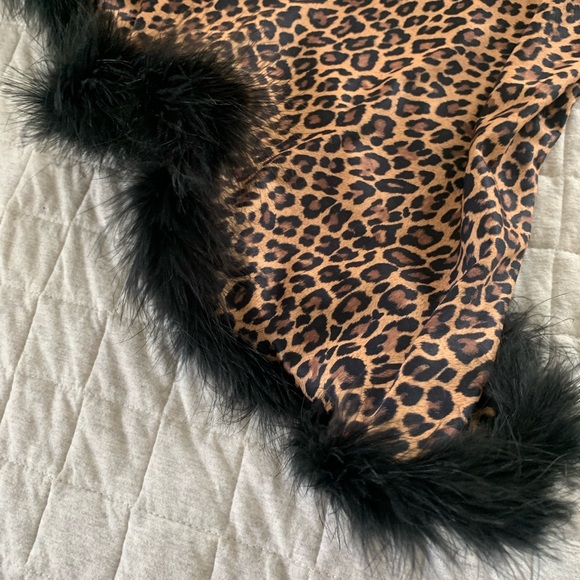 Victoria's Secret Leopard Print Chemise with Black Lace Trim - Picture 5 of 9